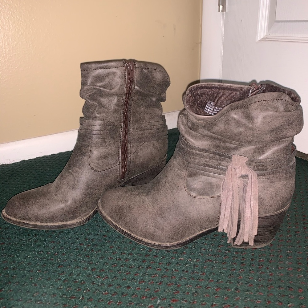 BOOTIES